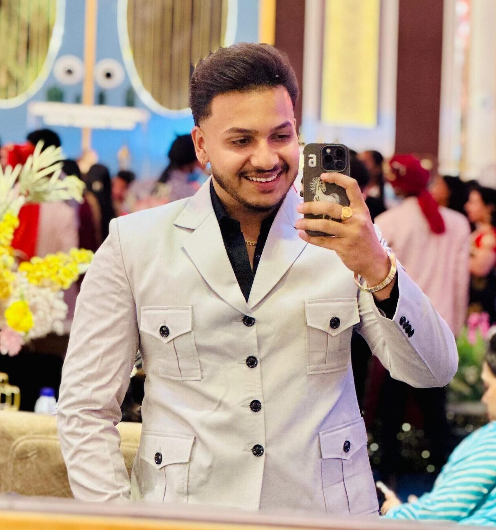 Tushar Bhola - About